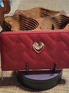 RED HEART WALLET-NWT